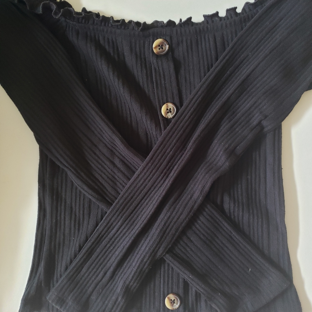 Off the shoulder long sleeve shirt